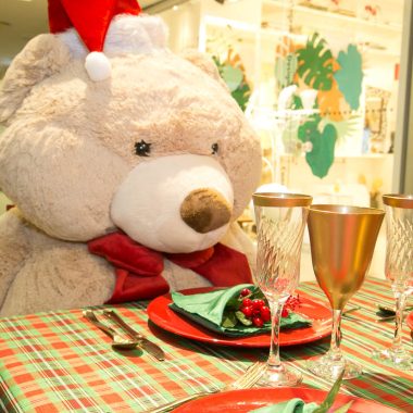 Forum Ipanema celebra sua decoração de Natal feita por Isabella Ruas, com desfile alto verão, produção de Marlon Portugal e Camerata de violinos do Projeto Uerê