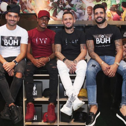 Inauguração da nova franquia do vestiário BŮH no Barra Shopping conta com a presença de vários famosos, dentre eles, jogadores e artistas