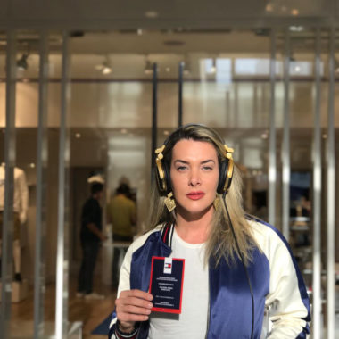 Prislla DJ marca presença no evento de inauguração da loja Tommy Hilfiger