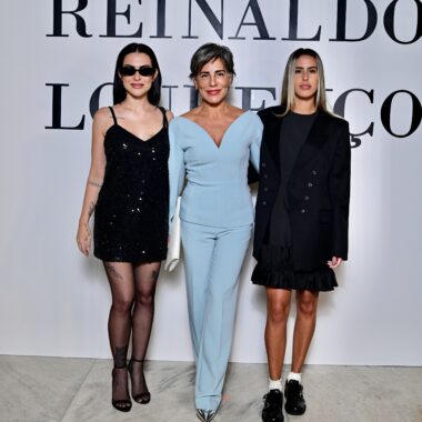 Gloria e Cléo Pires, Anttônia , Jade Picon entre outros famosos marcam presença no desfile de de alta-costura do estilista Reinaldo Lourenço em SP