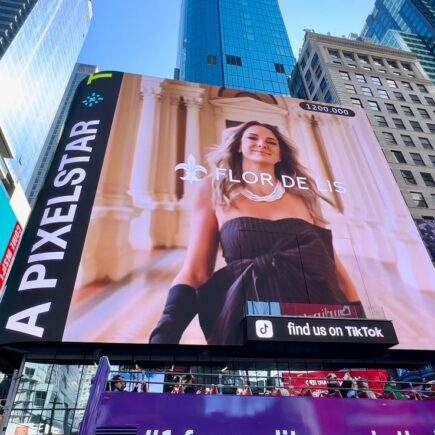 Ticiane Pinheiro estampa avenida mais famosa do mundo, Times Square