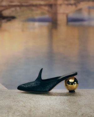 O retorno dos saltos esféricos: Ferragamo reinventa um clássico de 1936