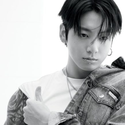 Jung Kook, do BTS, estrela nova campanha da Calvin Klein com os mais recentes estilos em denim
