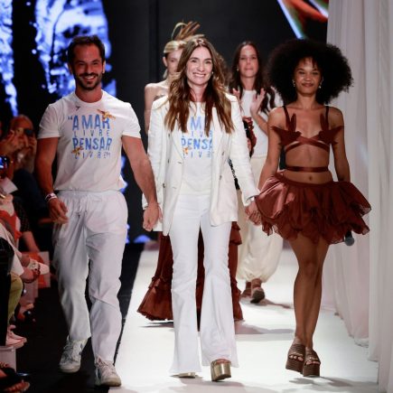 Fashionismo, altas temperaturas e salas de desfiles lotadas: o primeiro dia (efetivo) do Rio Fashion Week